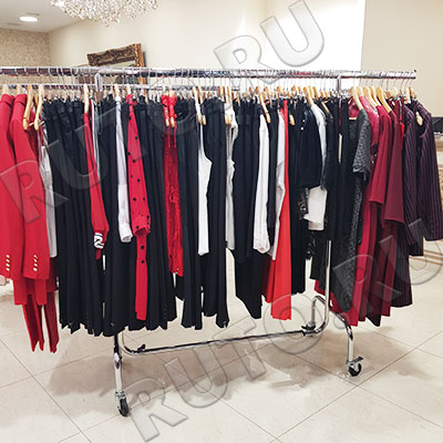 Вешалка напольная металлическая на колесах